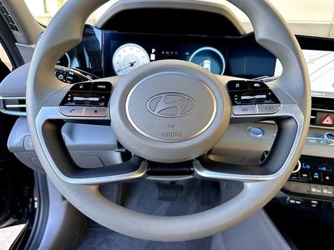 Used 2024 Hyundai Elantra SEL image 15