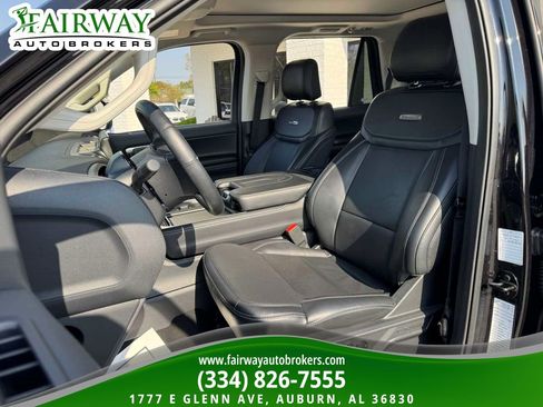 Used 2025 Ford Expedition Platinum image 10