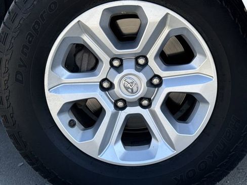 Used 2017 Toyota 4Runner SR5 Premium image 9