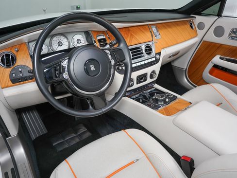 Used 2017 Rolls-Royce Dawn RWD image 10