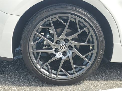 Used 2025 Toyota Camry SE w/ Convenience Package image 5