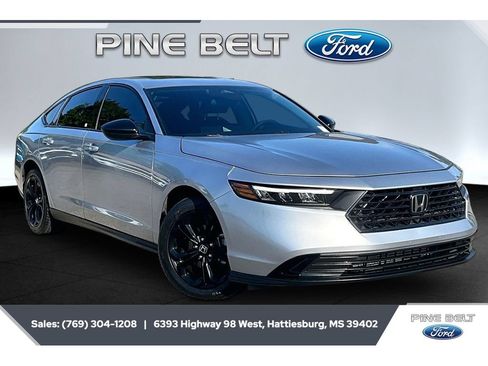 Used 2025 Honda Accord SE image 1