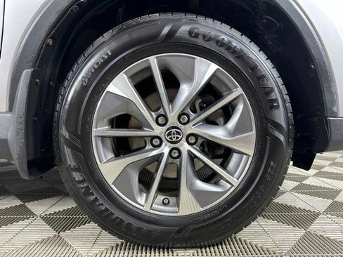 Used 2017 Toyota RAV4 XLE AWD/4WD image 9