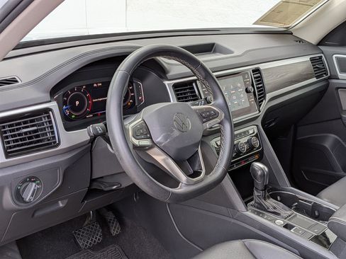 Used 2023 Volkswagen Atlas SE w/ Panoramic Sunroof Package FWD image 11