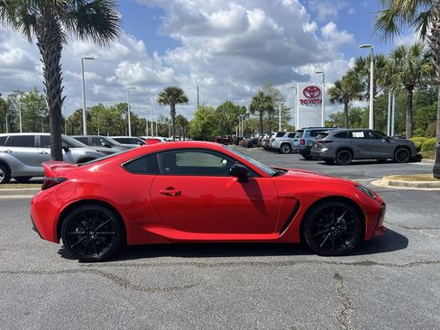 Used 2024 Toyota GR86 Premium image 11