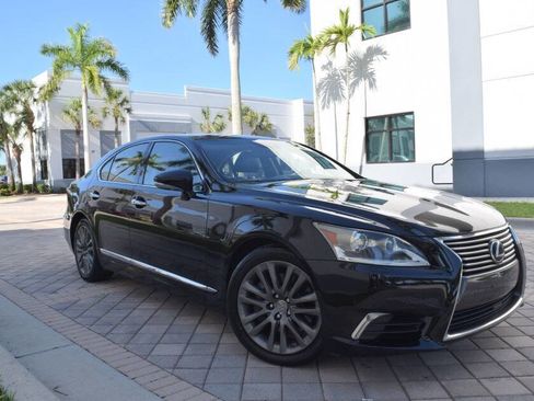 Used 2013 Lexus LS 460 AWD w/ Comfort Pkg image 1