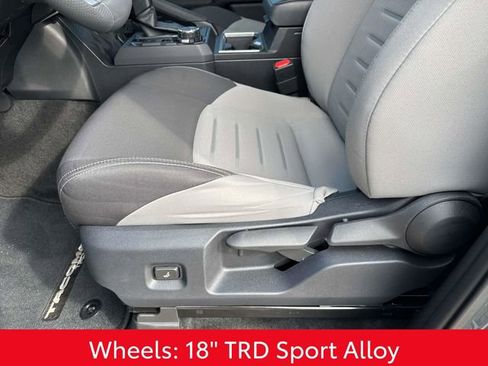 Used 2025 Toyota Tacoma TRD Sport image 21