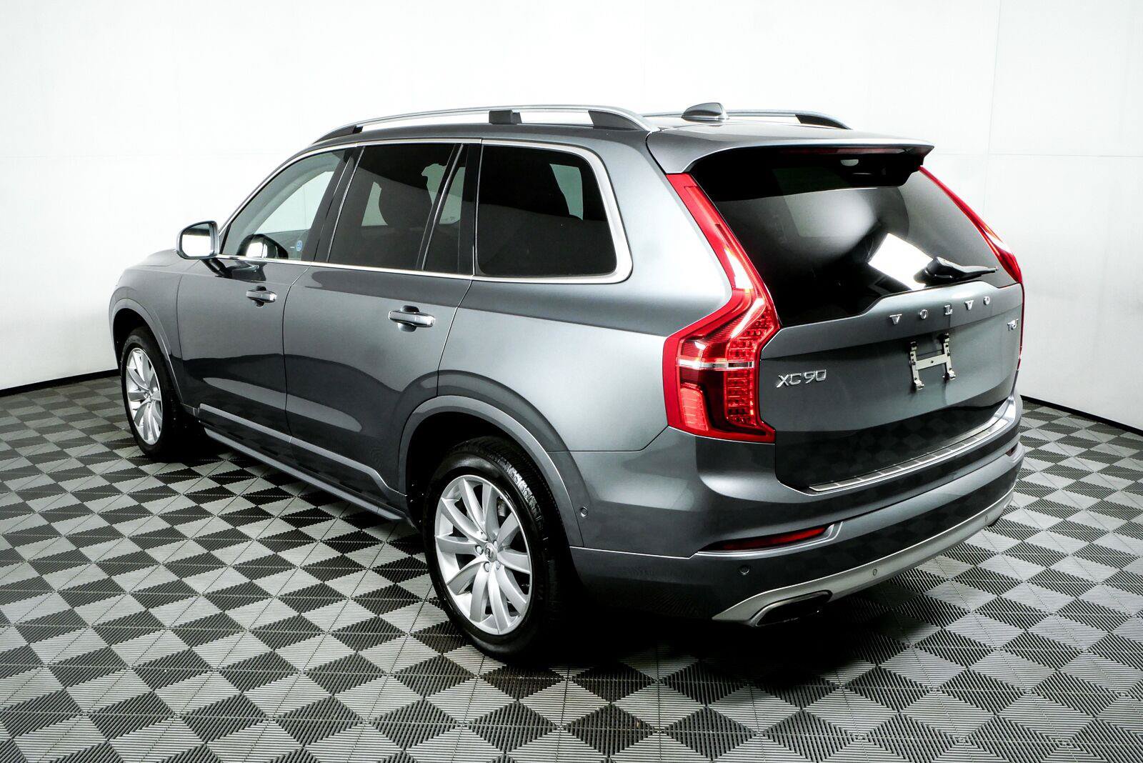 Used 2018 Volvo XC90 T6 Momentum w/ Convenience Package AWD/4WD image 29