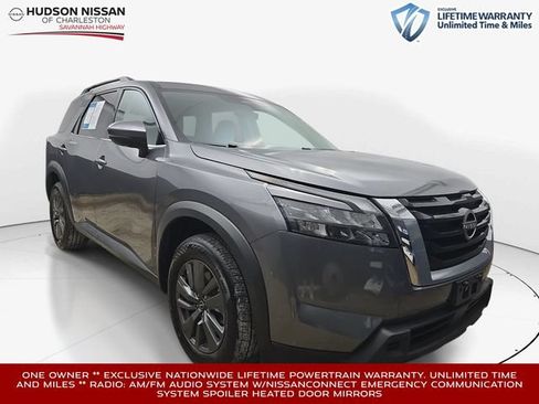 Used 2024 Nissan Pathfinder SV FWD image 1