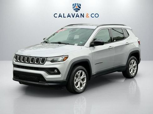 Used 2024 Jeep Compass Latitude AWD/4WD image 3