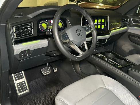 Used 2024 Volkswagen Atlas Cross Sport SEL R-Line AWD/4WD image 16