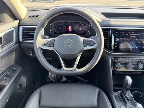 Used 2023 Volkswagen Atlas SE w/ Panoramic Sunroof Package AWD/4WD image 13