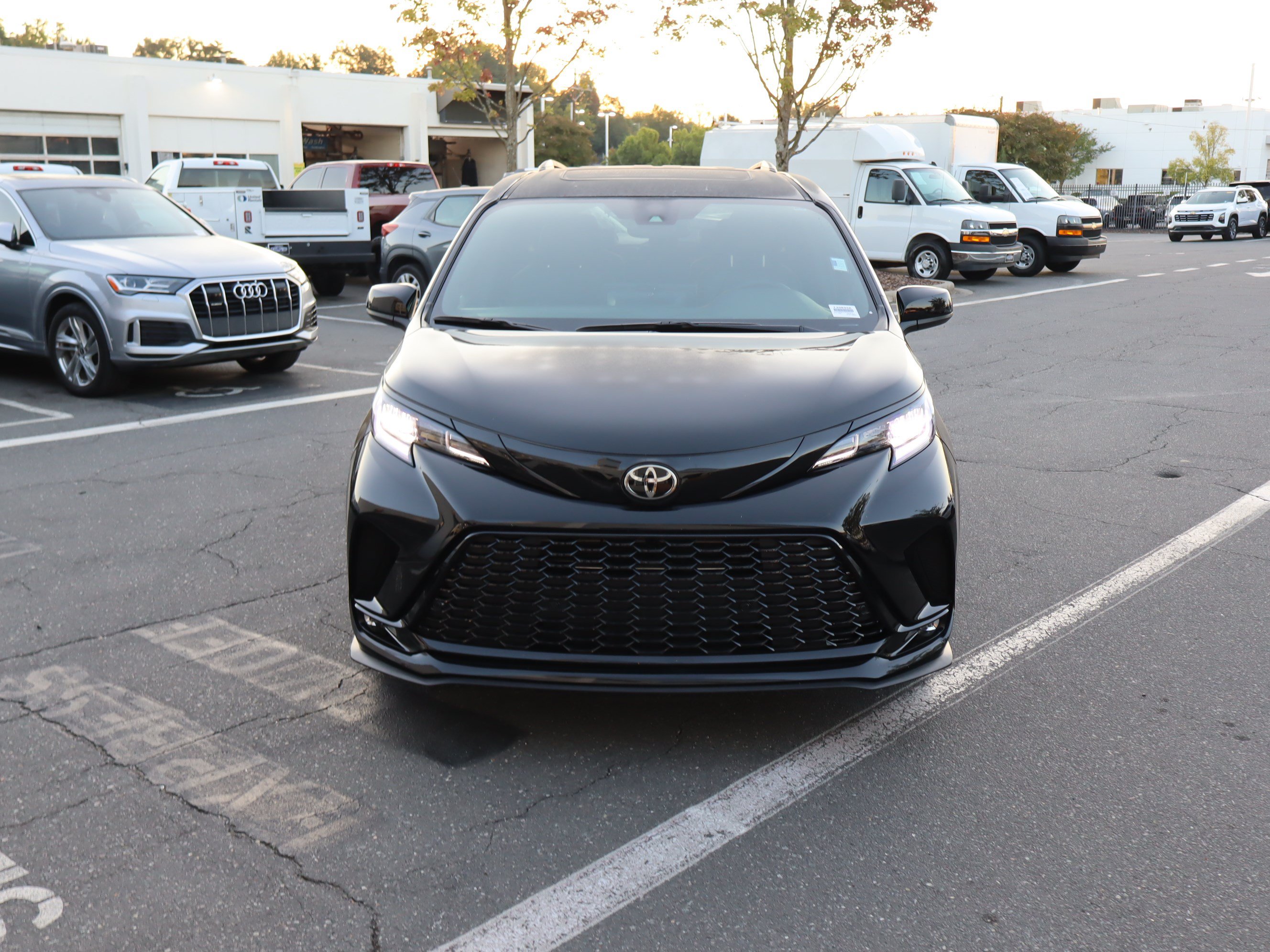 Used 2026 Toyota Sienna XSE FWD image 3