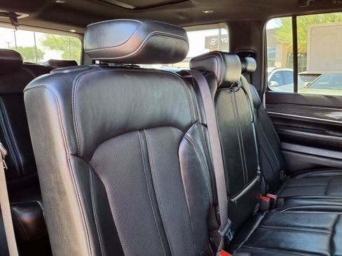 Used 2022 Jeep Wagoneer Series III w/ Premium Group I AWD/4WD image 16