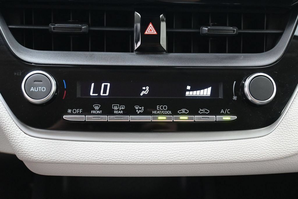 Used 2024 Toyota Corolla LE w/ LE Convenience Package FWD image 20