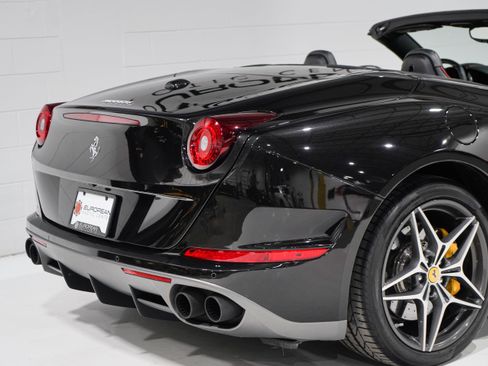 Used 2016 Ferrari California T RWD image 26