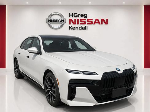 Used 2026 BMW 760i xDrive w/ Premium Package AWD/4WD image 3