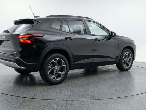 Used 2025 Chevrolet Trax LT FWD image 9