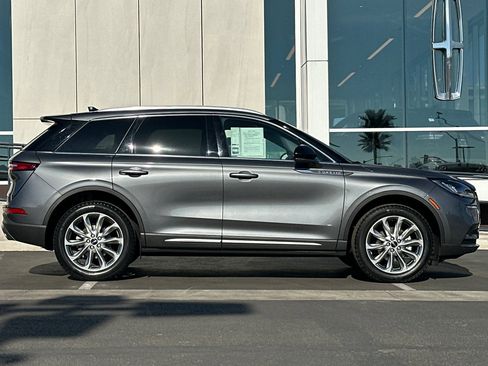 Used 2022 Lincoln Corsair FWD w/ Premium Package image 2