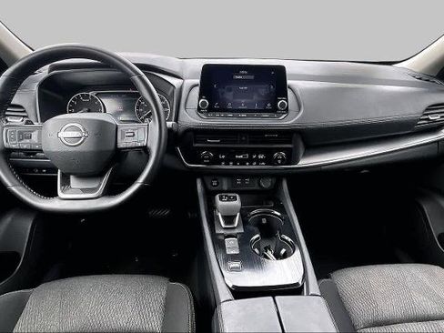 Certified 2025 Nissan Rogue SV FWD image 15
