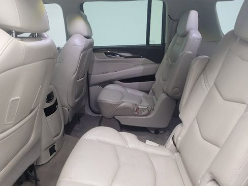 Used 2018 Cadillac Escalade ESV Luxury RWD image 18
