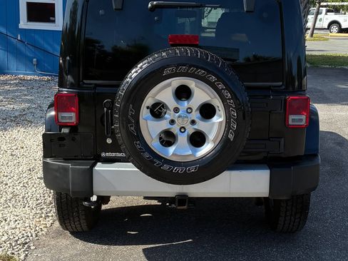 Used 2015 Jeep Wrangler Unlimited Sahara w/ Connectivity Group AWD/4WD image 6