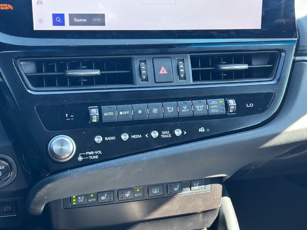 Used 2024 Lexus ES 300h w/ Technology Package FWD image 34