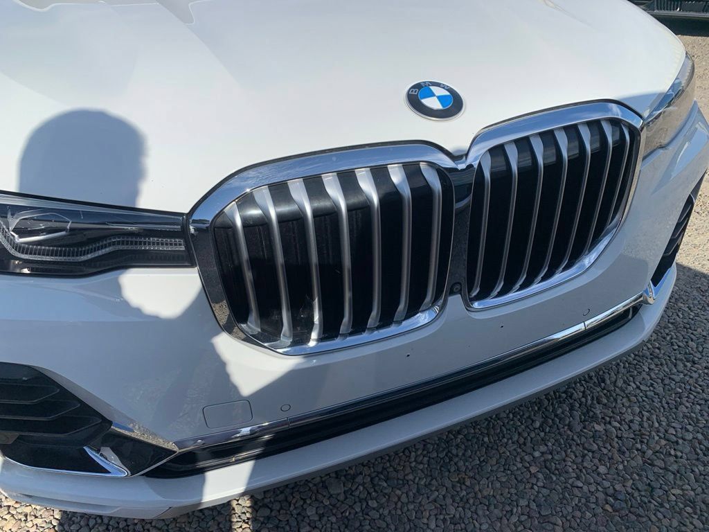 Used 2022 BMW X7 xDrive40i w/ Premium Package AWD/4WD image 3