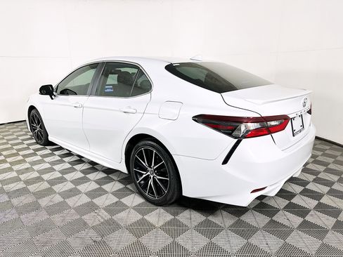 Used 2024 Toyota Camry SE w/ Convenience Package image 5