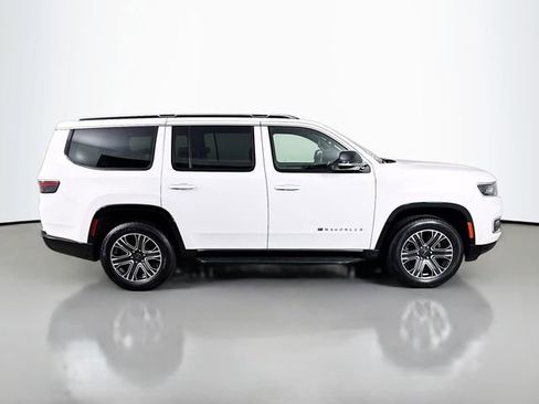Used 2025 Jeep Wagoneer 4WD image 7