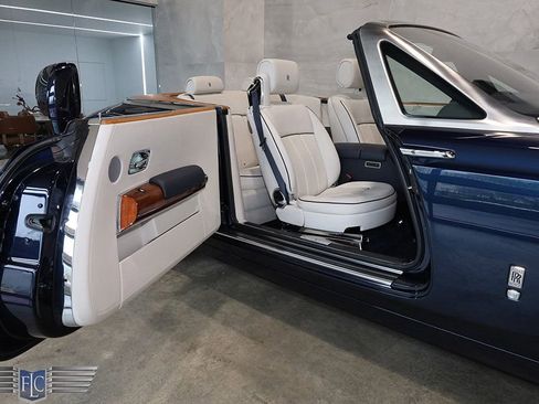 Used 2013 Rolls-Royce Phantom Drophead Coupe image 16