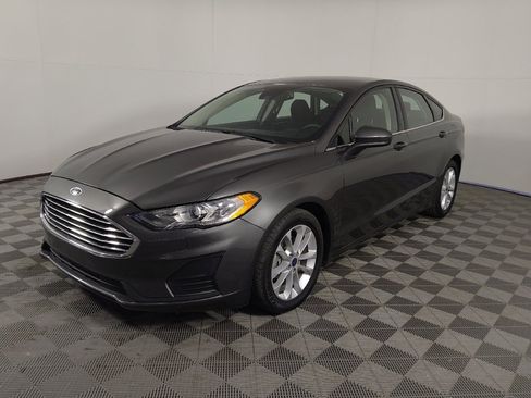 Used 2020 Ford Fusion SE FWD image 2