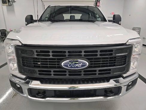 Used 2023 Ford F250 XL w/ FX4 Off-Road Package AWD/4WD image 2