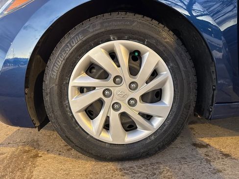 Used 2018 Hyundai Elantra SE image 26