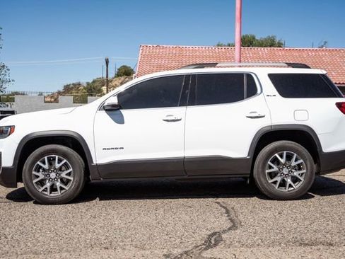 Used 2023 GMC Acadia SLE w/ Driver Convenience Package FWD image 8