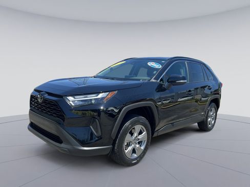 Used 2025 Toyota RAV4 XLE AWD/4WD image 1