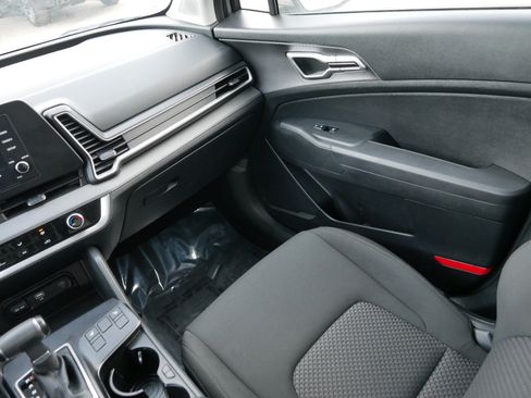 Certified 2024 Kia Sportage LX image 11