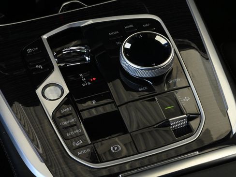 Used 2025 BMW X7 M60i w/ Climate Comfort Package AWD/4WD image 22