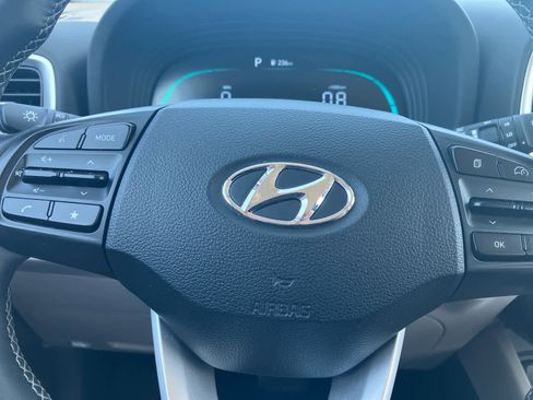Used 2025 Hyundai Venue SEL FWD image 14
