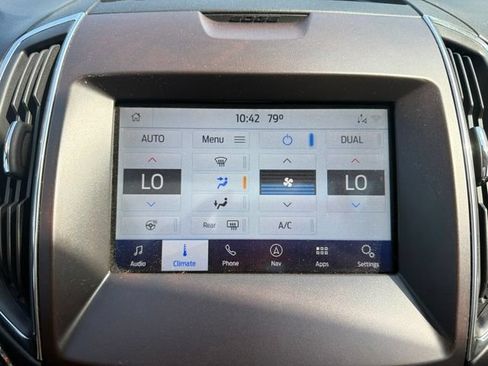 Used 2020 Ford Edge Titanium AWD/4WD image 25
