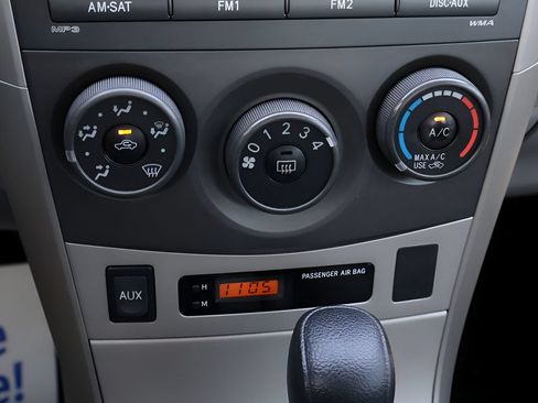 Used 2011 Toyota Corolla LE FWD image 23