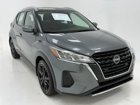 Used 2023 Nissan Kicks SV FWD image 2