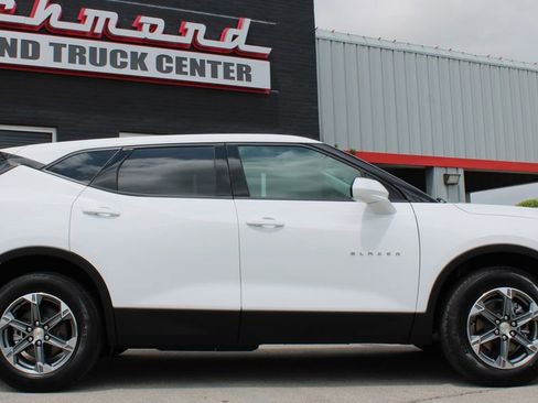Used 2025 Chevrolet Blazer LT FWD image 8