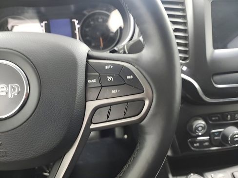 Used 2019 Jeep Cherokee Latitude w/ Cold Weather Group image 27