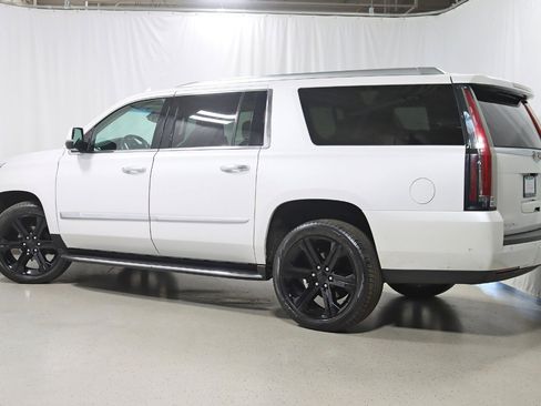 Used 2018 Cadillac Escalade ESV Luxury image 9