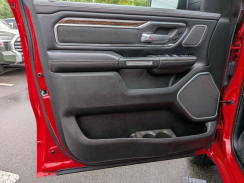 Used 2019 RAM 1500 Laramie AWD/4WD image 12