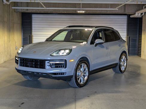 Used 2025 Porsche Cayenne S image 1