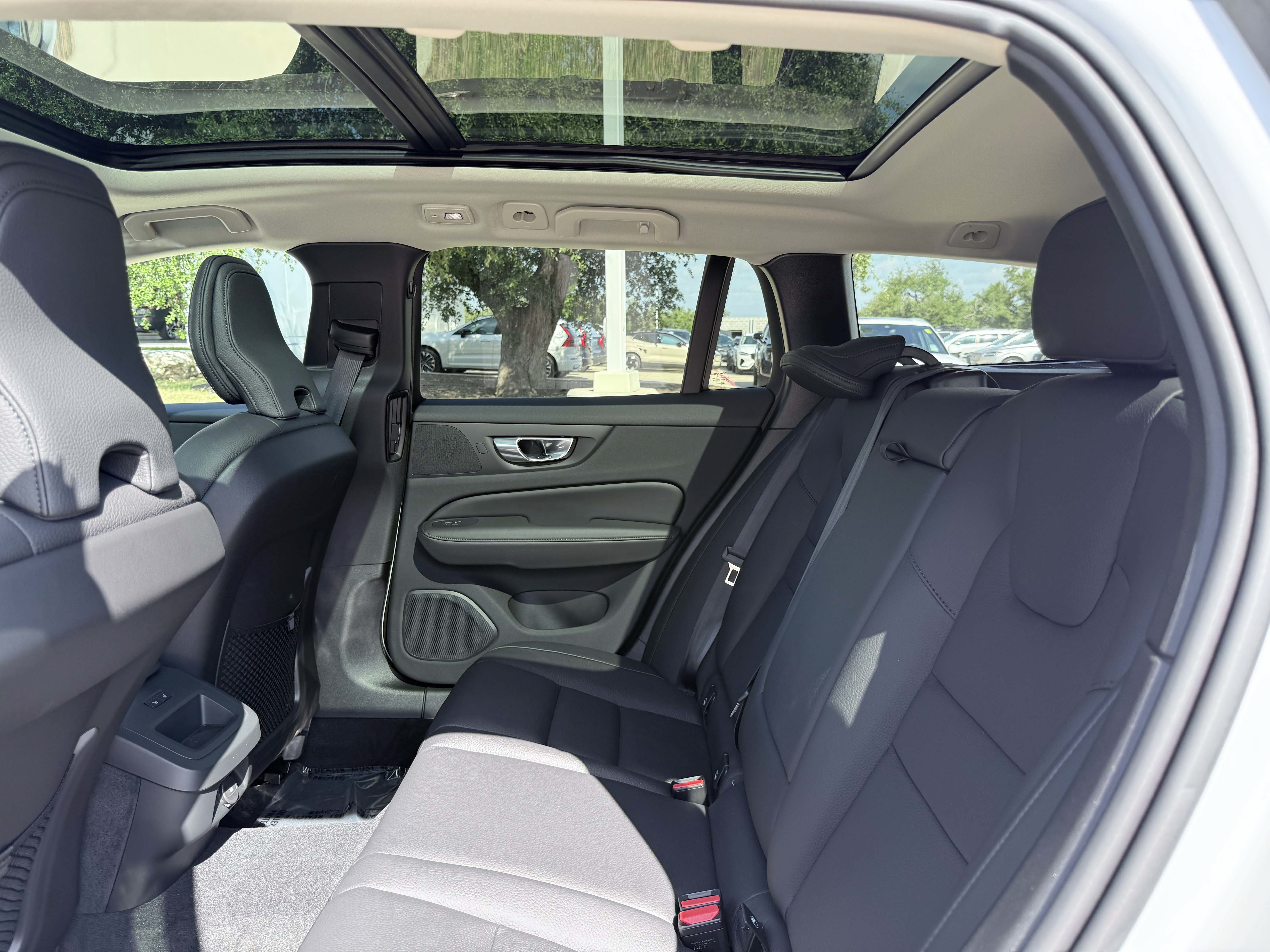 New 2026 Volvo V60 B5 Cross Country Plus w/ Climate Package AWD/4WD image 15