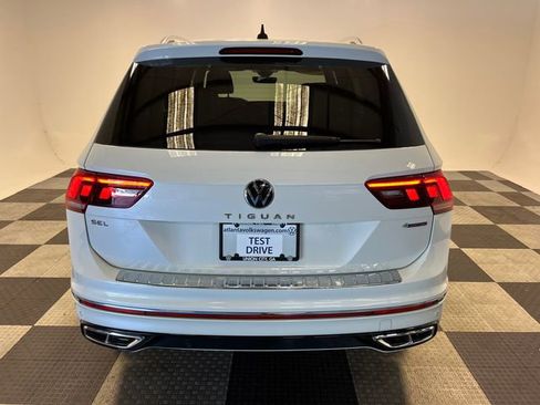 Used 2022 Volkswagen Tiguan SEL R-Line AWD/4WD image 4