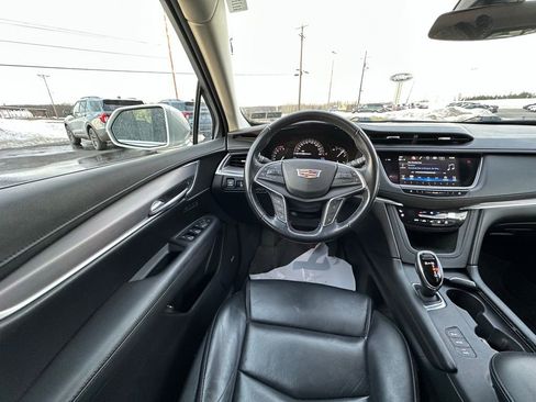 Used 2019 Cadillac XT5 Premium Luxury image 16